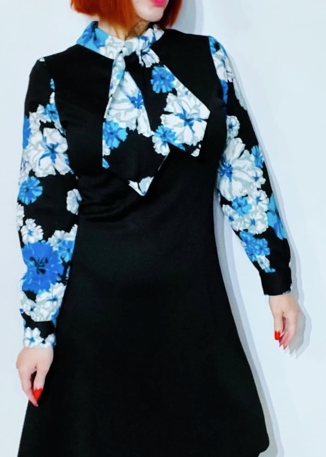 Vintage 1960s floral pussybow dress - Vintage Fashion Magazine - outfit inspiration Inspo 